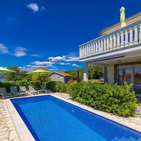 Residencia La Famiglia With Heated Pool *
