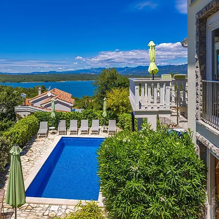 Residencia La Famiglia With Heated Pool بيت للعطل كليمنو