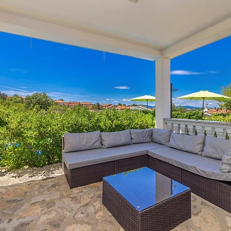 Residencia La Famiglia With Heated Pool