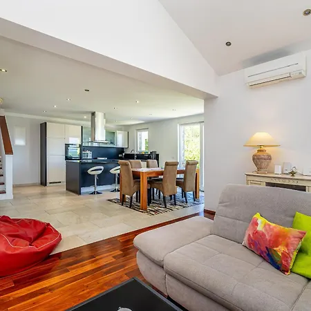 بيت للعطل Residencia La Famiglia With Heated Pool