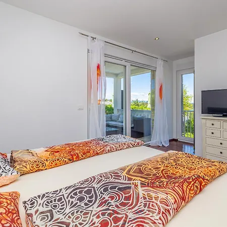 Residencia La Famiglia With Heated Pool *