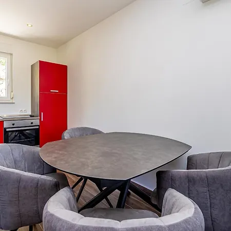 Residencia La Famiglia With Heated Pool * Klimno
