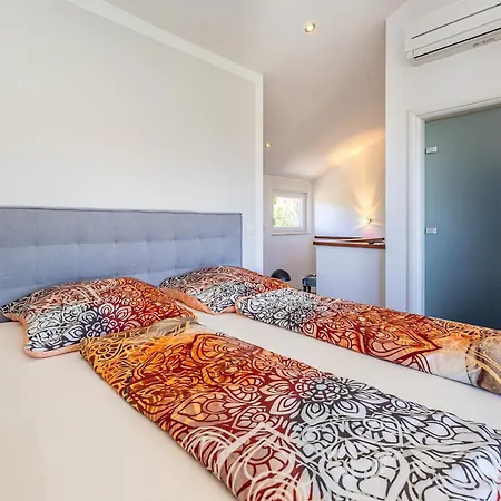 Residencia La Famiglia With Heated Pool