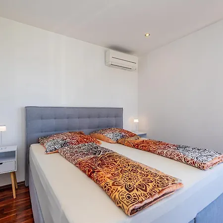 Residencia La Famiglia With Heated Pool