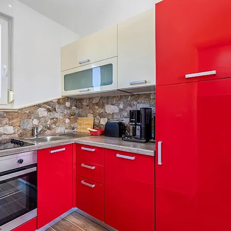 Residencia La Famiglia With Heated Pool * كليمنو