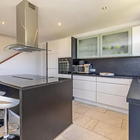 Residencia La Famiglia With Heated Pool بيت للعطل كليمنو