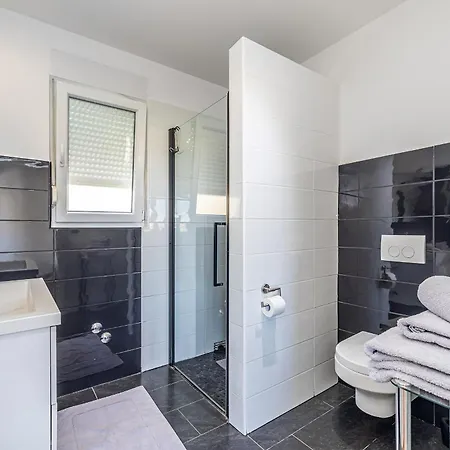 Residencia La Famiglia With Heated Pool بيت للعطل