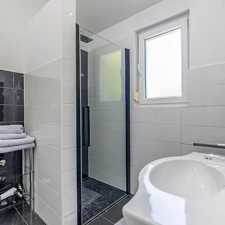 Residencia La Famiglia With Heated Pool كليمنو