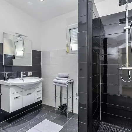 Residencia La Famiglia With Heated Pool بيت للعطل *