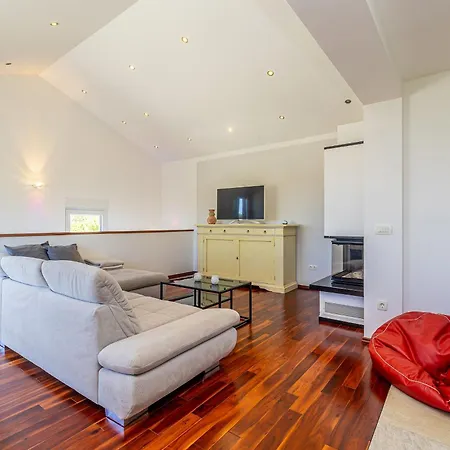Residencia La Famiglia With Heated Pool *