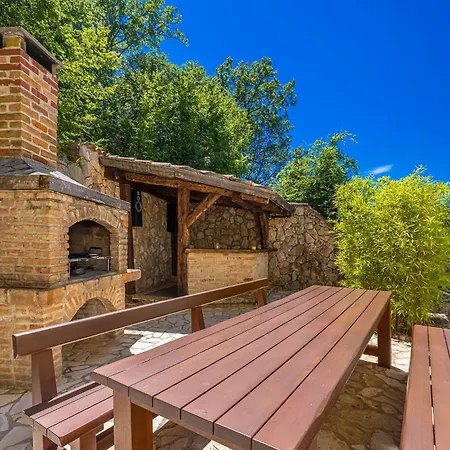 Residencia La Famiglia With Heated Pool