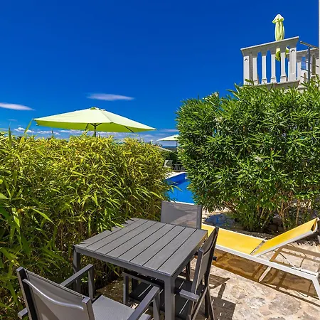Residencia La Famiglia With Heated Pool *